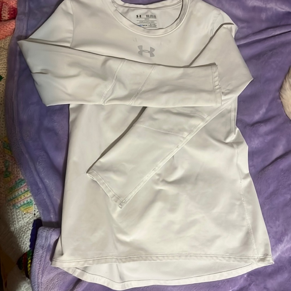 Good condition coldgear fitted under-armor long sleeve